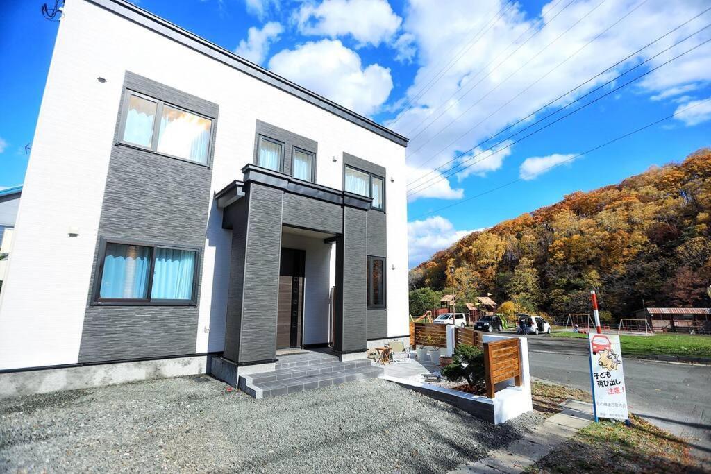 Furano Cube Sugar-方糖民宿,步行8Min到雪场,3 Brs,Max 6Ppl Exteriör bild