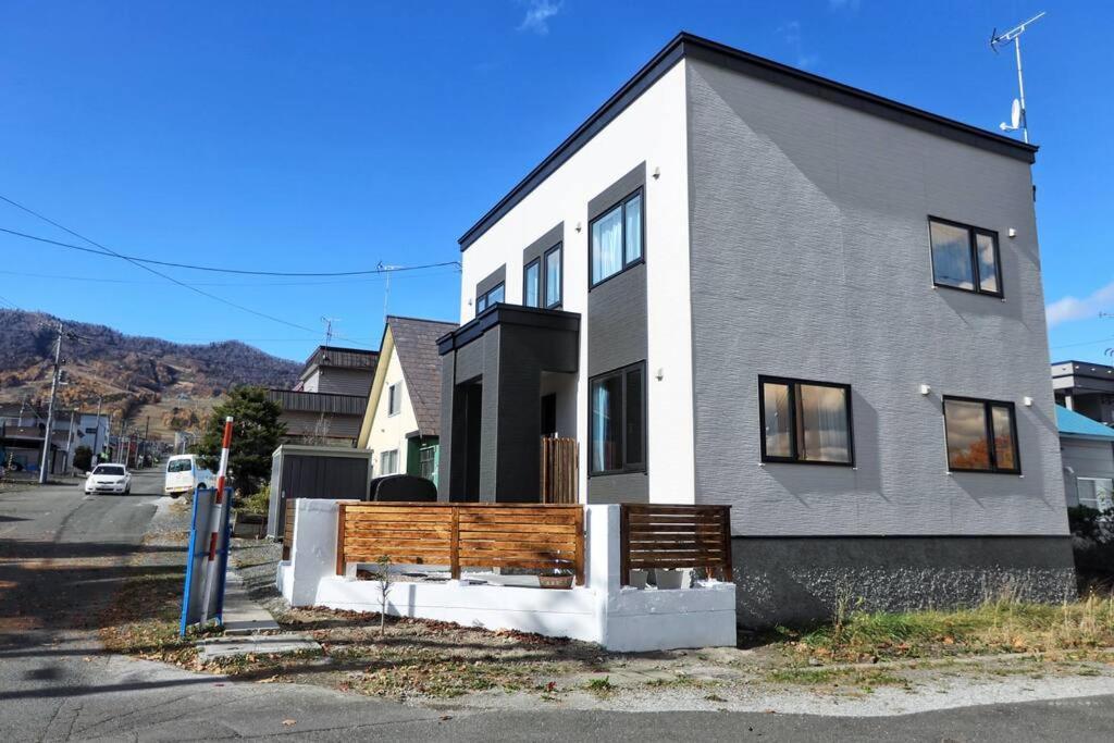 Furano Cube Sugar-方糖民宿,步行8Min到雪场,3 Brs,Max 6Ppl Exteriör bild